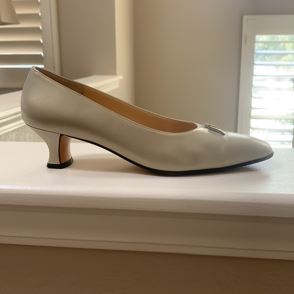 Ferragamo bone pumps size 9B
